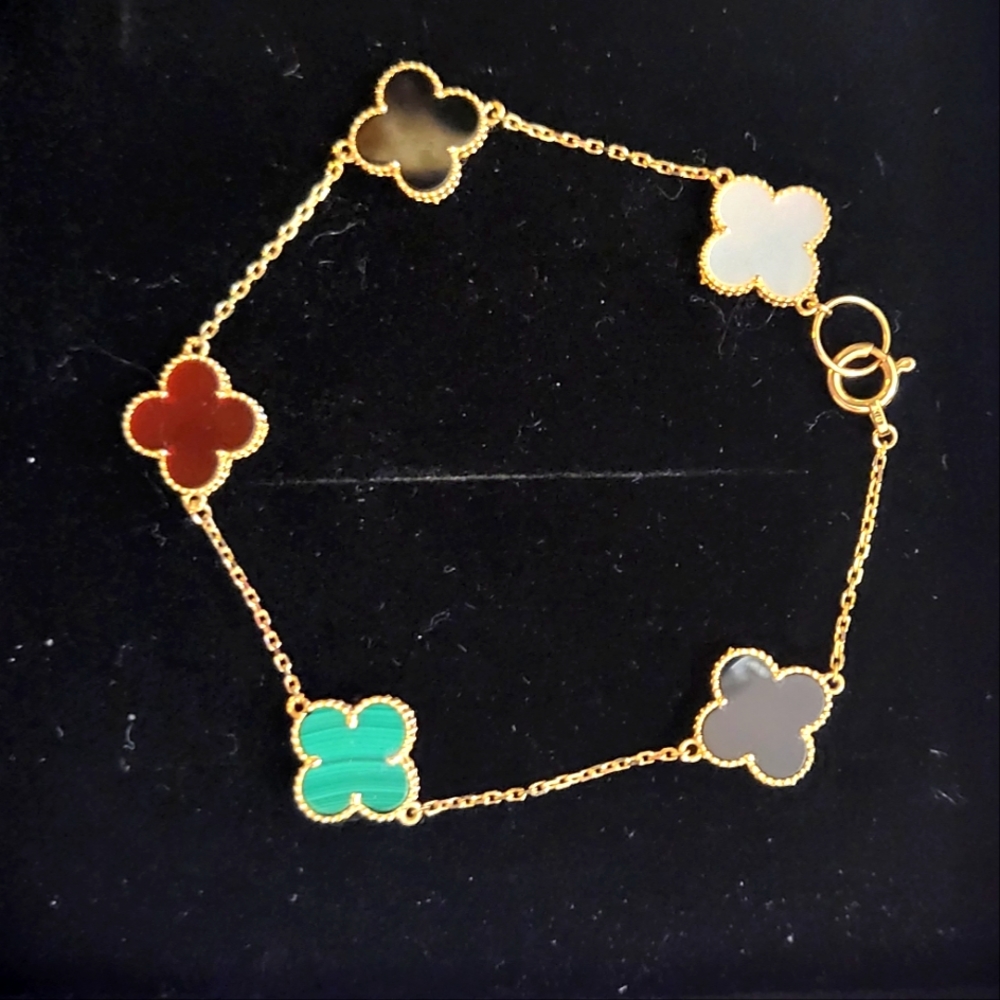 Chic Clover Charm Bracelet in Gold and Multi-Color - Picture 3 of 15
